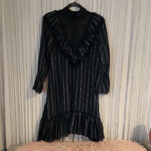 heavy necking dress pin stripes noir Black & White Striped Long Sleeve mesh